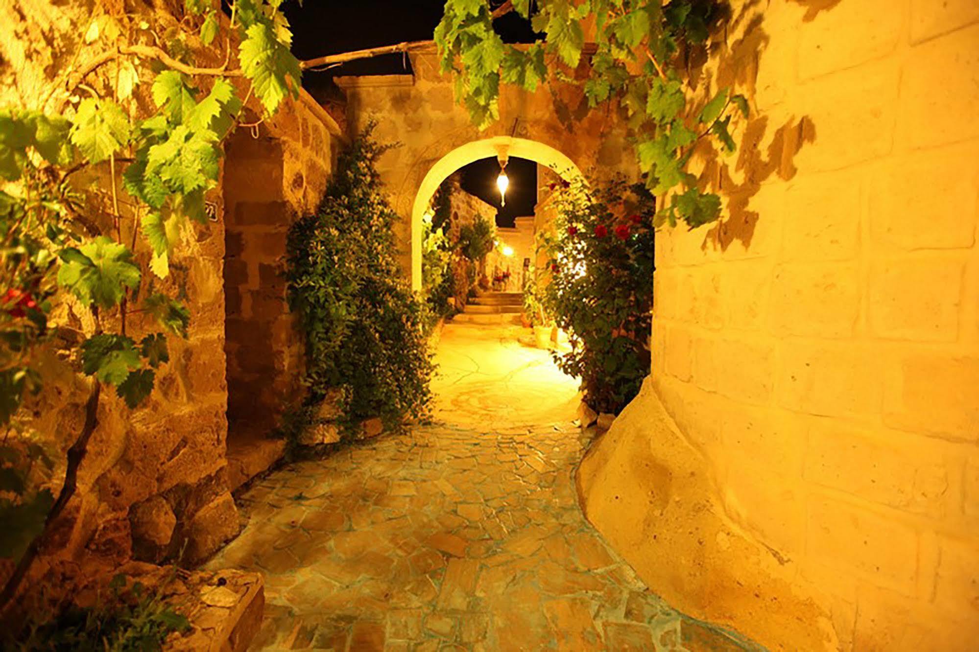 Blue Valley Cave Hotel أوروغوبْ المظهر الخارجي الصورة