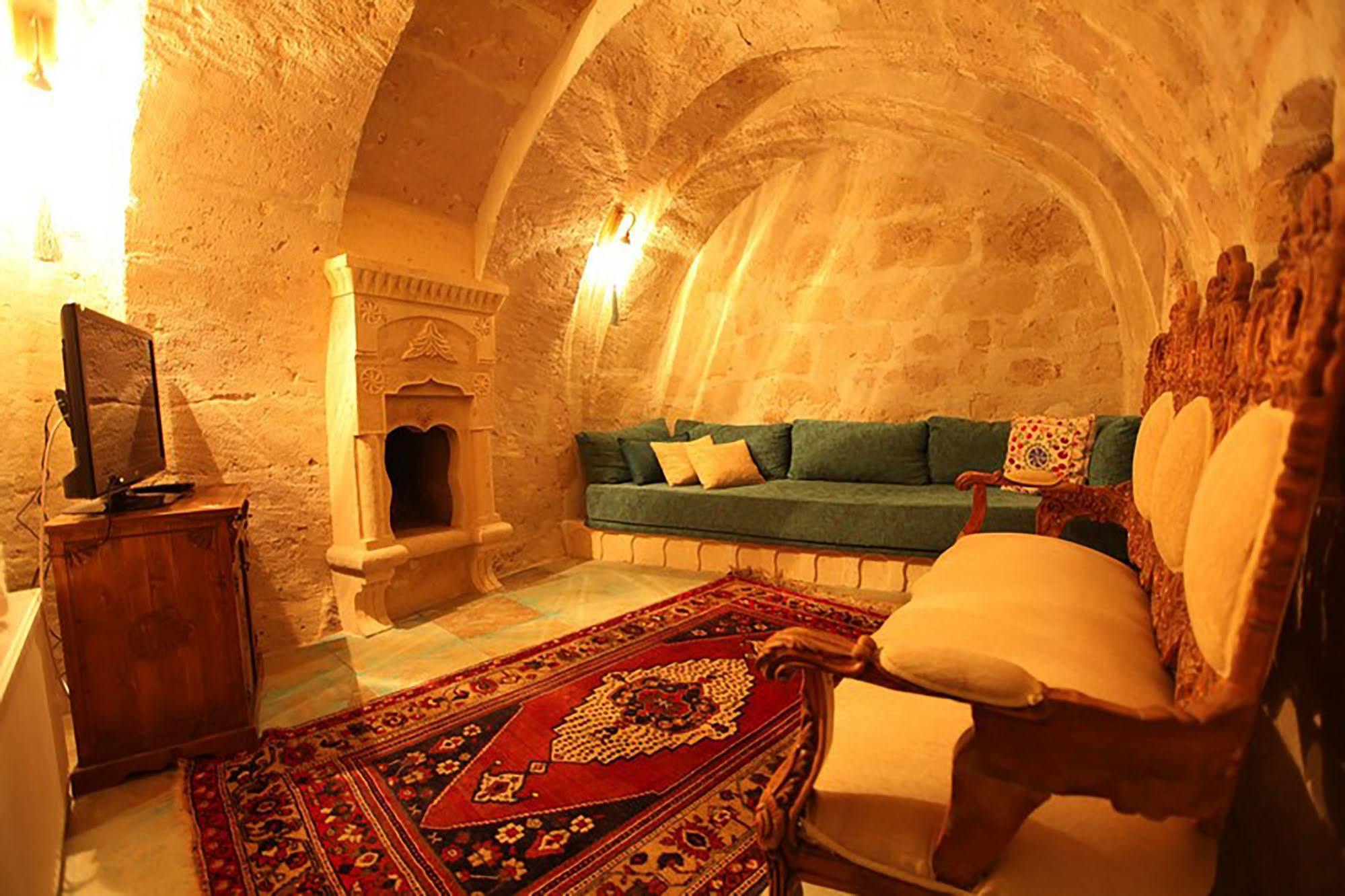Blue Valley Cave Hotel أوروغوبْ المظهر الخارجي الصورة